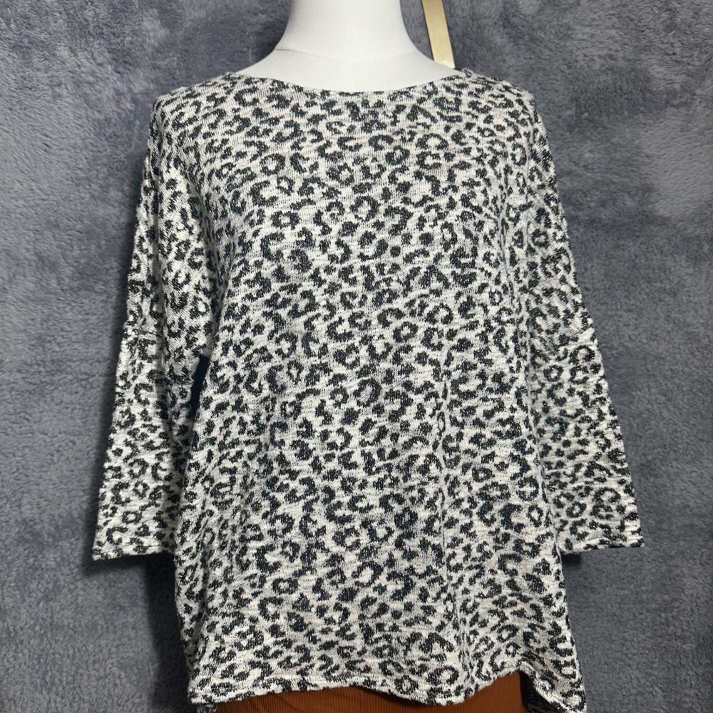 H&M Women Top Blouse Animal Tiger Printed Round Neck Short Sleeve Size M‎